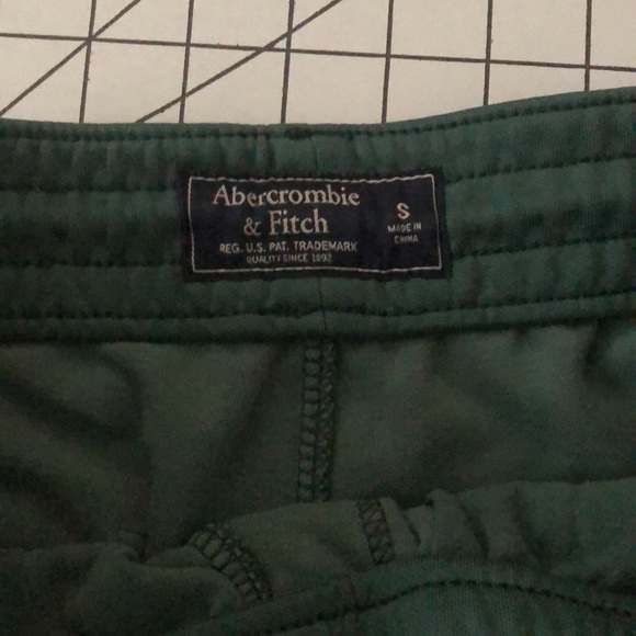 Abercrombie & Fitch shorts - Picture 3 of 8